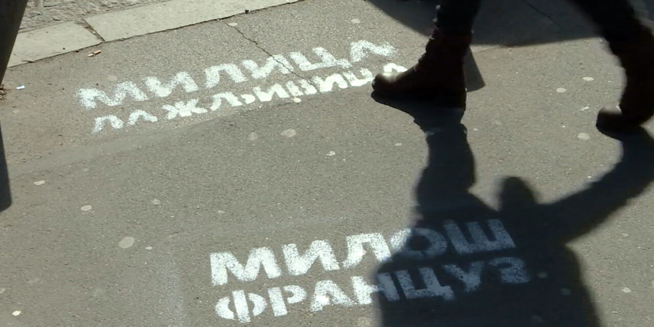 „Miért tartóztatnak le erőszakellenes graffitiért, ha az állam gyűlölködő graffitiket is festhet?”