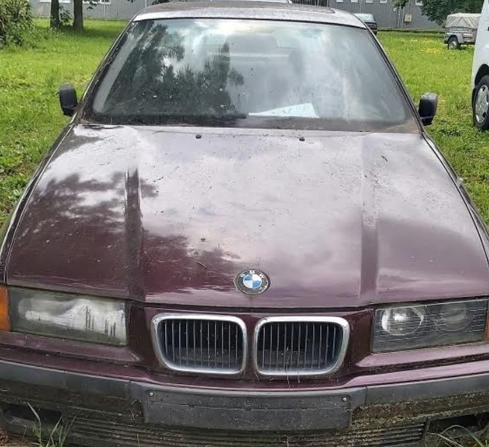 Elkobzott járműveket és egy utánfutót árverez el a zombori vámhivatal (Fotók)