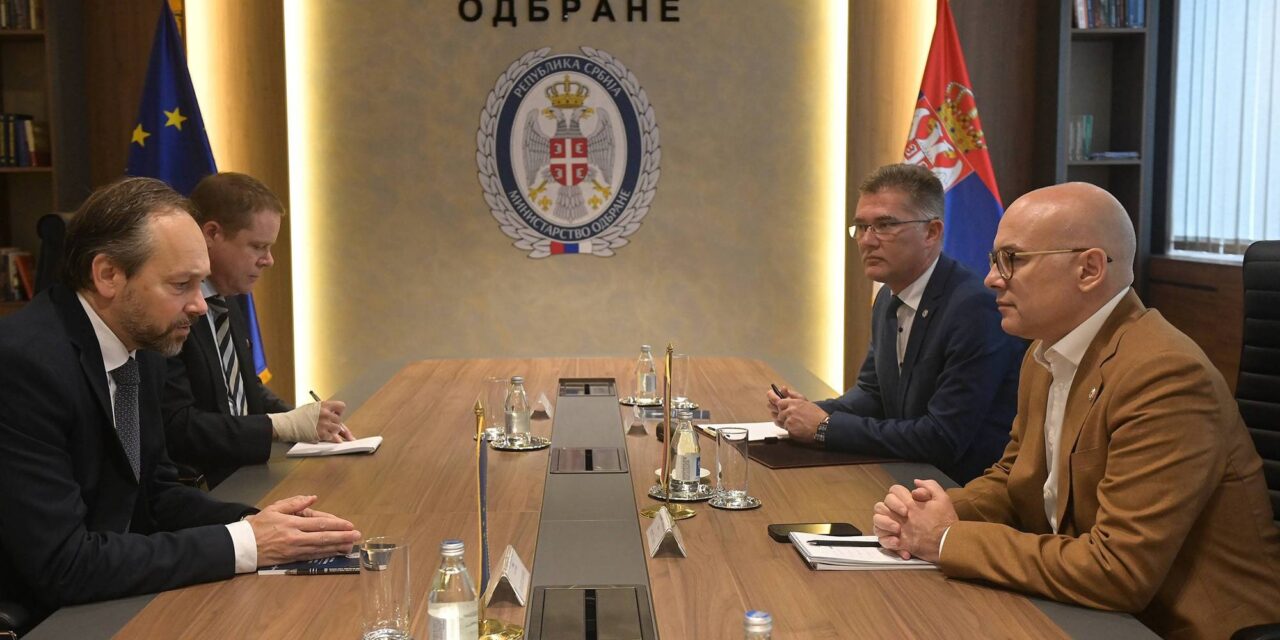 A védelmi miniszter arra szólította fel az EU intézményeit, hogy fékezzék meg Albin Kurtit