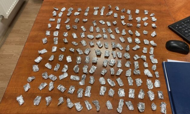 Pincében rejtegette, táskából árulta a drogot a hetvenéves asszony