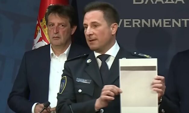 Vučić és Milić a tömegmészárlást követően olyasmiről beszéltek, amiről a törvény szerint nem lett volna szabad