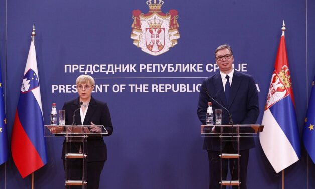 Vučić kellemetlenül viselkedett egy szlovén újságíróval, ezt Szlovénia elnöke se hagyta szó nélkül
