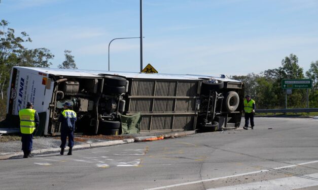 Felborult egy lakodalmas busz, legalább tízen meghaltak