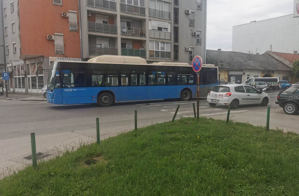 Súlyosan megsérült egy lány, amikor a városi busz elütötte a zebrán