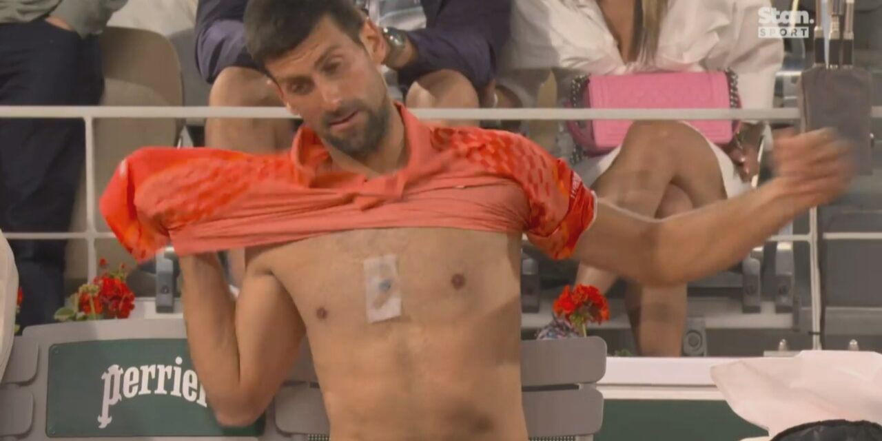 Karrierjének legnagyobb titkát viseli mellkasán Đoković?