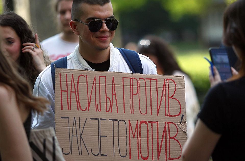 Több mint ezer akadémikus, professzor és tanár támogatja a Szerbia az erőszak ellen tüntetéssorozatot