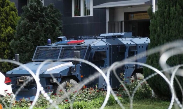 Gránátok robbantak Mitrovica szerbek lakta részén