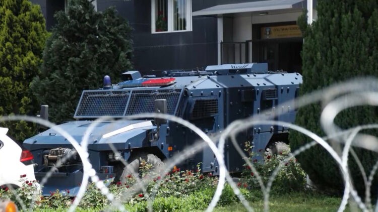 Gránátok robbantak Mitrovica szerbek lakta részén