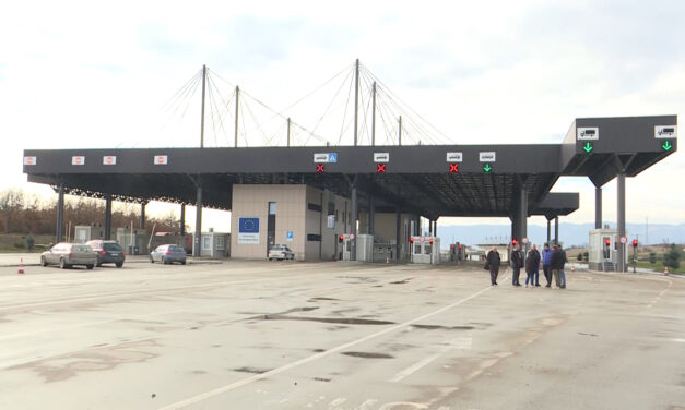 Kitiltották a szerbiai rendszámú autókat Koszovóból