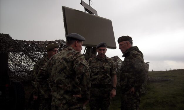 Továbbra is legmagasabb harci készültségben a szerb hadsereg