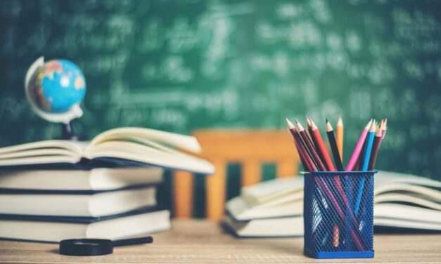 <span class="entry-title-primary">Kurta-furcsa tanévzáró – megengedően kötelező</span> <span class="entry-subtitle">Beretka Ferenc jegyzete</span>