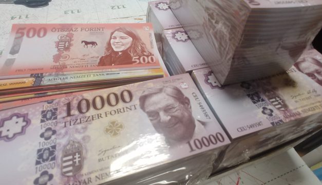 Soros György-pénzzel fizetett egy férfi egy kiskunhalasi kocsmában