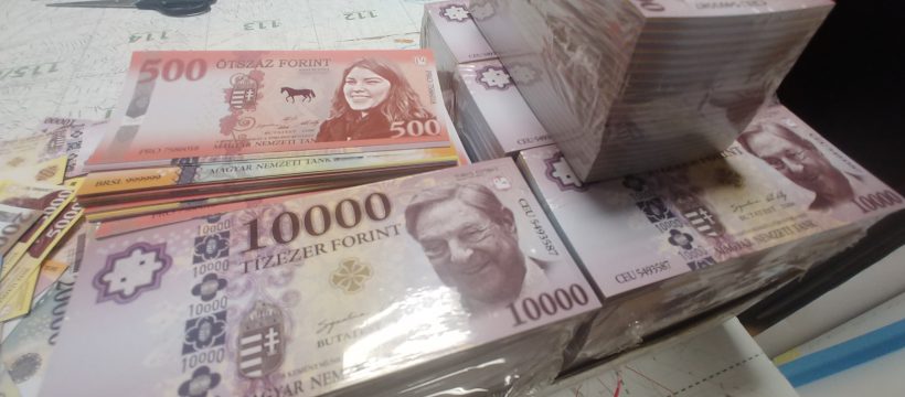 Soros György-pénzzel fizetett egy férfi egy kiskunhalasi kocsmában