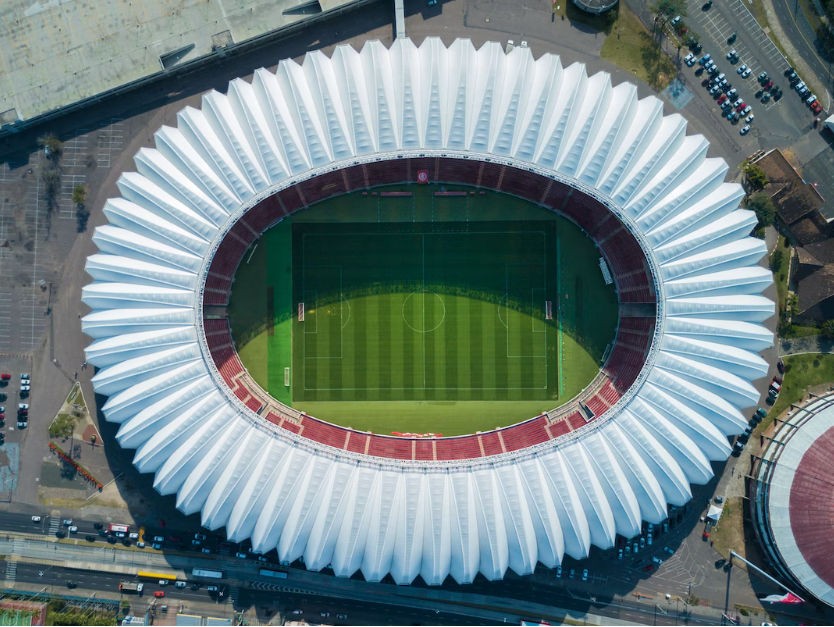 <span class="entry-title-primary">Legnagyobb stadion: Új trendek és építési mutatványok az arénák világában</span> <span class="entry-subtitle">Európa stadionjainak átalakulása: A modern trendek és építési újítások a labdarúgó arénák rekonstrukciójában!</span>