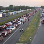 A hosszú hétvége miatt órákat kell várni a határon