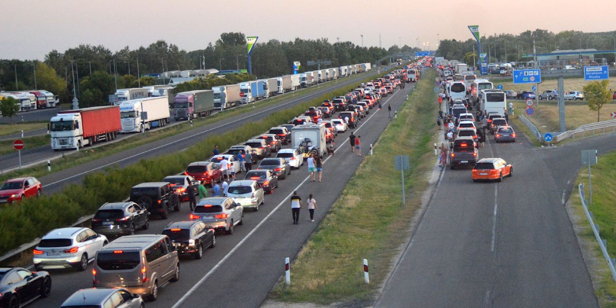 Aki Szerbiába utazna, hosszú várakozásra számítson
