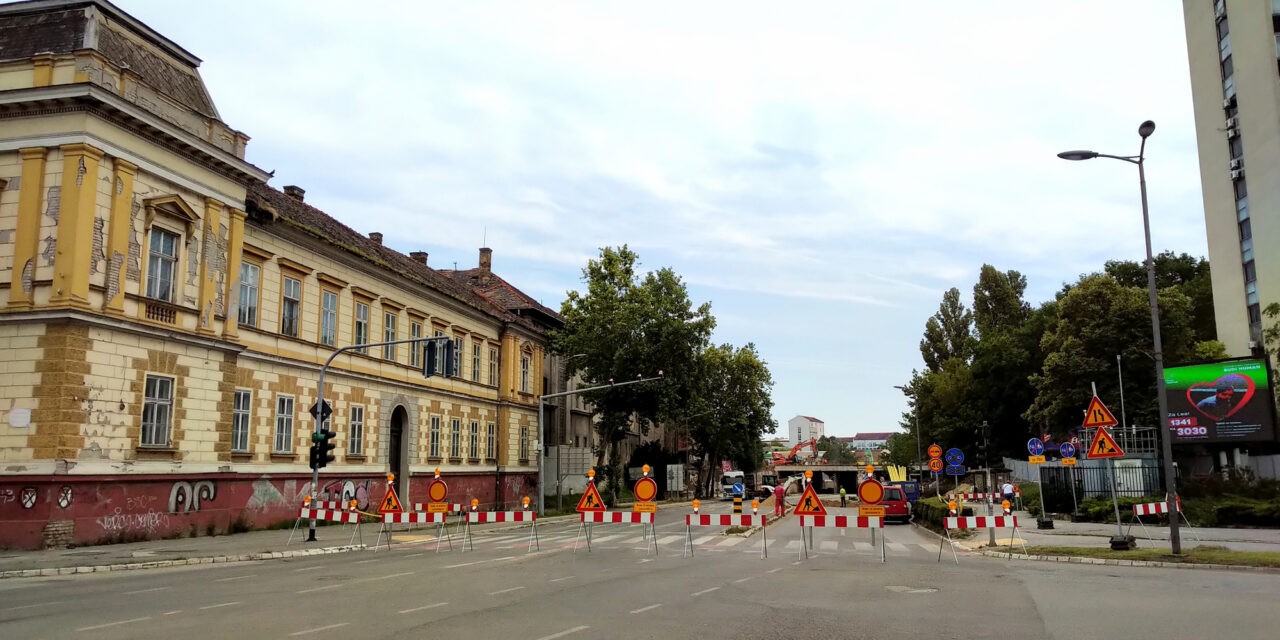 Lezárták Szabadka legforgalmasabb útkereszteződését (Fotók)