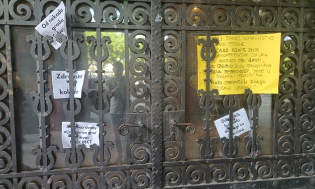 „Alattvalói magatartásával az SNS-VMSZ koalíció értelmetlenné tette a díszpolgári címet”