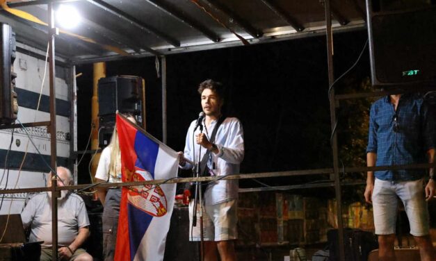 Hazaengedték a kórházból az egyetemistát, aki az elnök irodája előtt éhségsztrájkolt