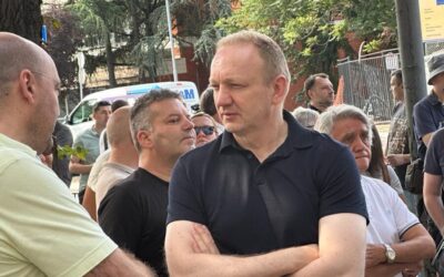 „Szerbiában az állami tisztségviselők nemcsak védik a narkó-bűnözőket, de még fényképezkednek is velük”