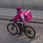 Futárnak öltözött, meglőtte áldozatát