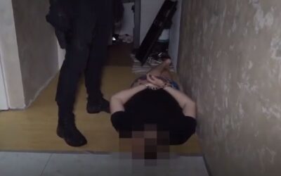 Videón, ahogy letartóztatják az országjáró fosztogatókat