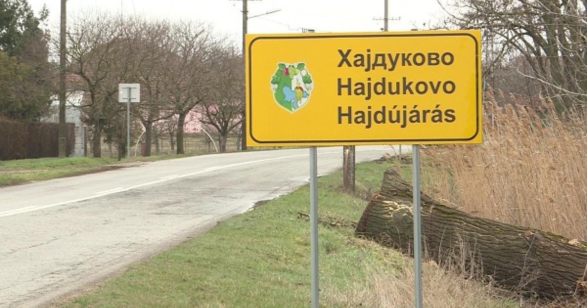 Kézigránát robbant egy hajdújárási ház előtt, a rendőrök lezárták az utcát