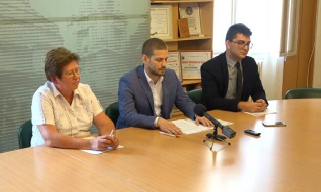 A képviselő-testület titkárának a lemondását is követeli az ellenzék