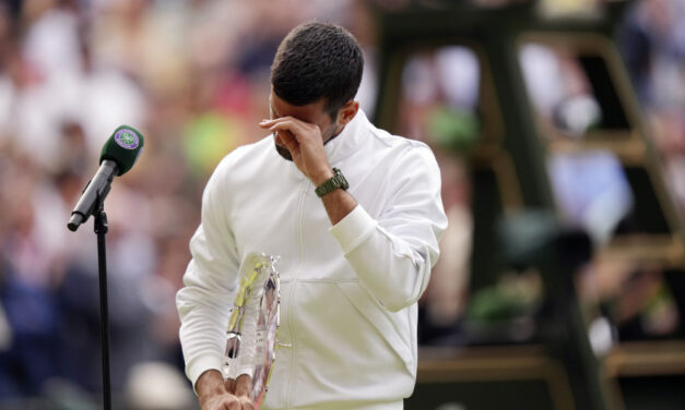 Orvosi segítségre szorul Novak Đoković, miután Rómában fejbe találták egy fém palackkal