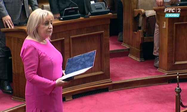 Đukić Dejanović: Törvényes volt a tanárok fizetésének csökkentése