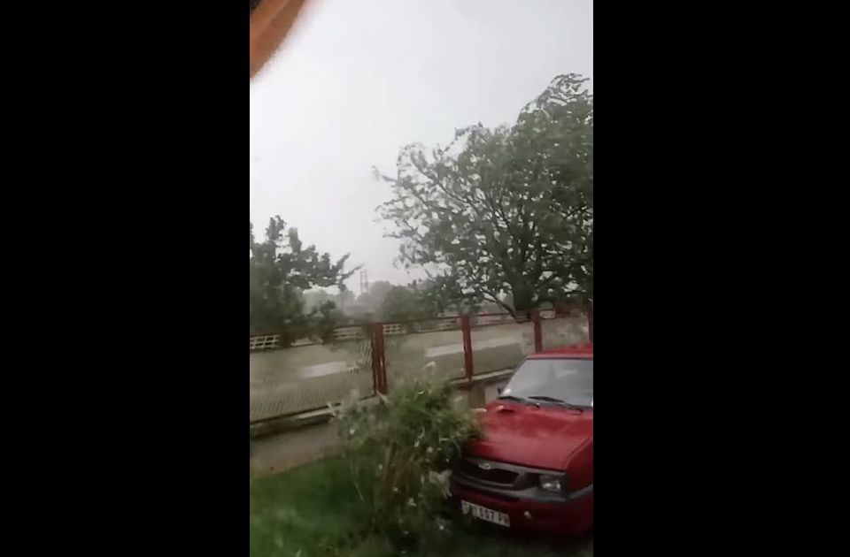 Megérkezett a vihar Bácskába: Zomborban, Apatinban, Szabadkán és Újvidéken is tombolnak az elemek