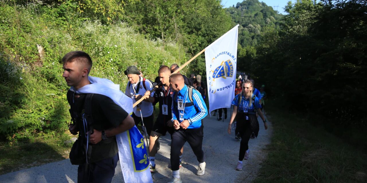 Megindult a srebrenicai békemenet