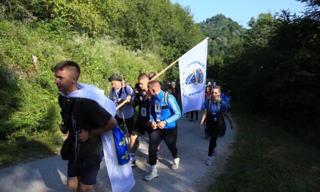 Megindult a srebrenicai békemenet