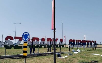 Autóval hajtott neki a Szabadka feliratnak, majd elmenekült