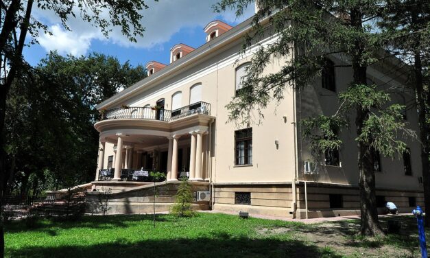 Már nem Neuhausen nevét viseli a szerbcsernyei kastély