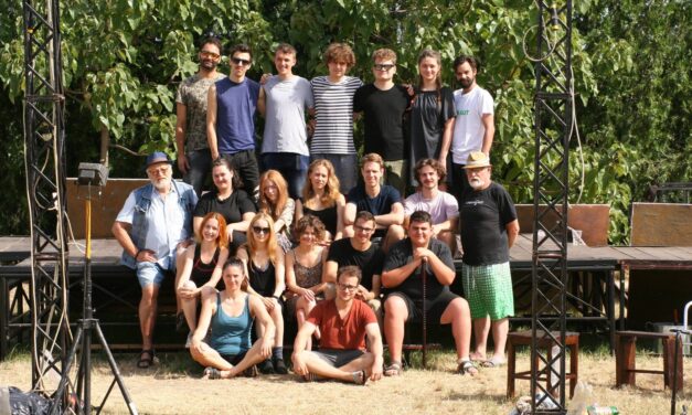 Az eső miatt félbeszakadt, majd el is maradt a Tanyaszínház bemutatója Kavillón