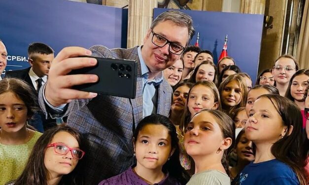 Bejegyezték Vučić mozgalmát, gyerekek is betagosodhatnak