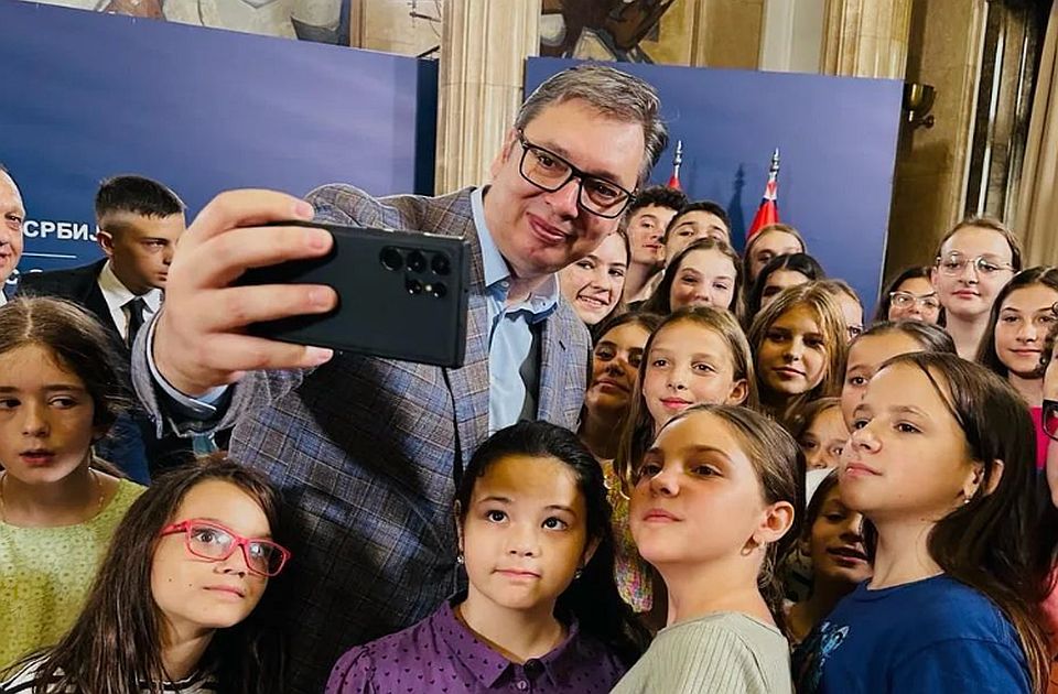 Bejegyezték Vučić mozgalmát, gyerekek is betagosodhatnak