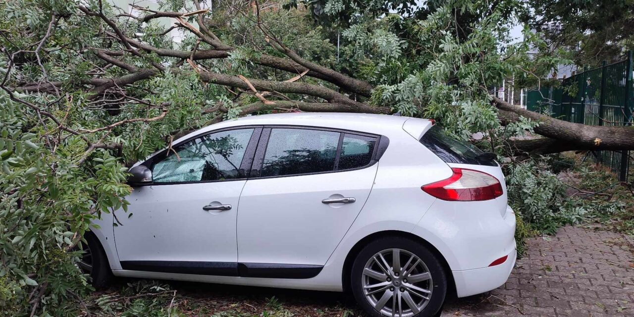 Így hajthatjuk be a kártérítést, ha a viharban megrongálódik az autónk
