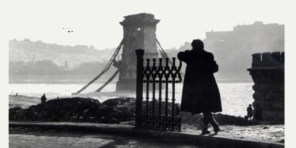 A Lánchíd 1945-ben (Fotó: Fortepan)