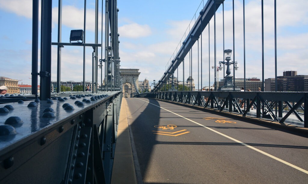 A főváros népszavazást írt ki, amelyen úgy döntöttek a budapestiek, ne legyen autóforgalom a hídon