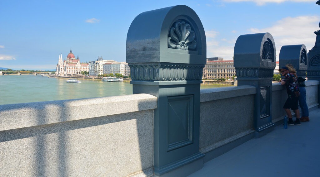 A kilátás minden irányba tökéletes, de a Parlament a legnépszerűbb fotózkodási háttér