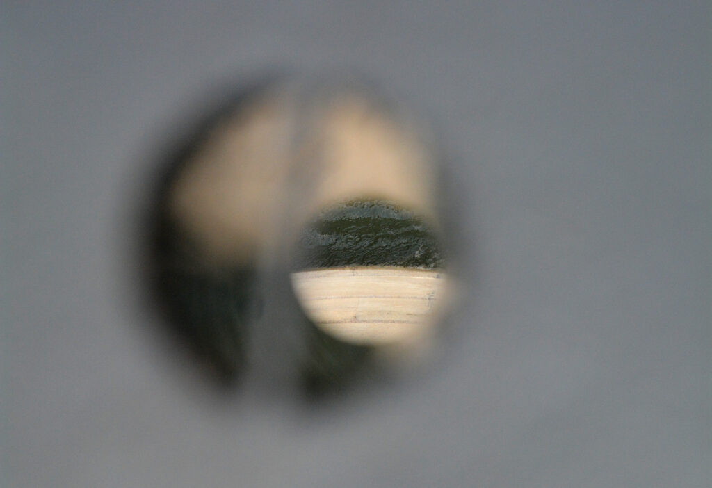 A vízelvezető lukaknál érdemes vigyázni, mert ékszereink, kisebb tárgyaink egyenesen a Dunába pottyanhatnak