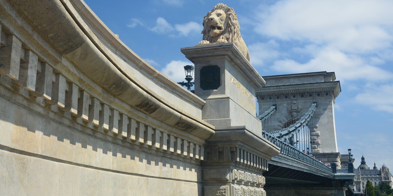 <span class="entry-title-primary">Újra tündököl Magyarország első Duna-hídja</span> <span class="entry-subtitle">Átadták a felújított Lánchidat – Budapesti munkatársunk fotóriportja</span>