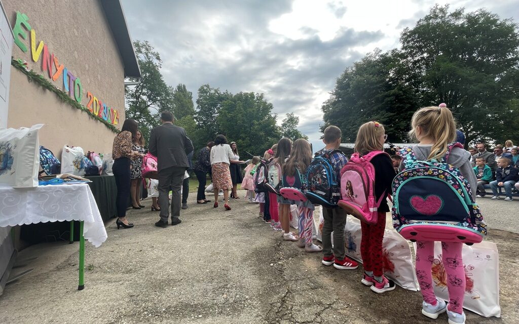 Csaknem ezerháromszáz magyar elsős indul iskolába pénteken