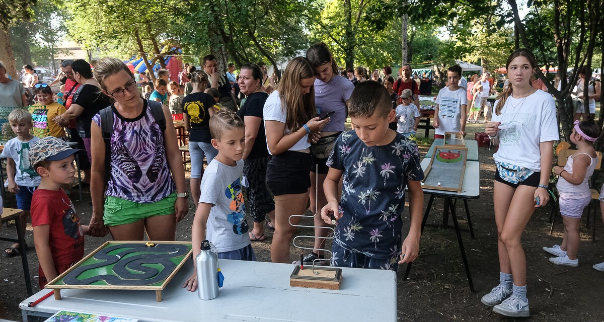 <span class="entry-title-primary">Az őszinte mosolyokért érdemes! (Galéria)</span> <span class="entry-subtitle">Ebben a formájában ez volt az utolsó Mosolytenger Gyermekfesztivál</span>