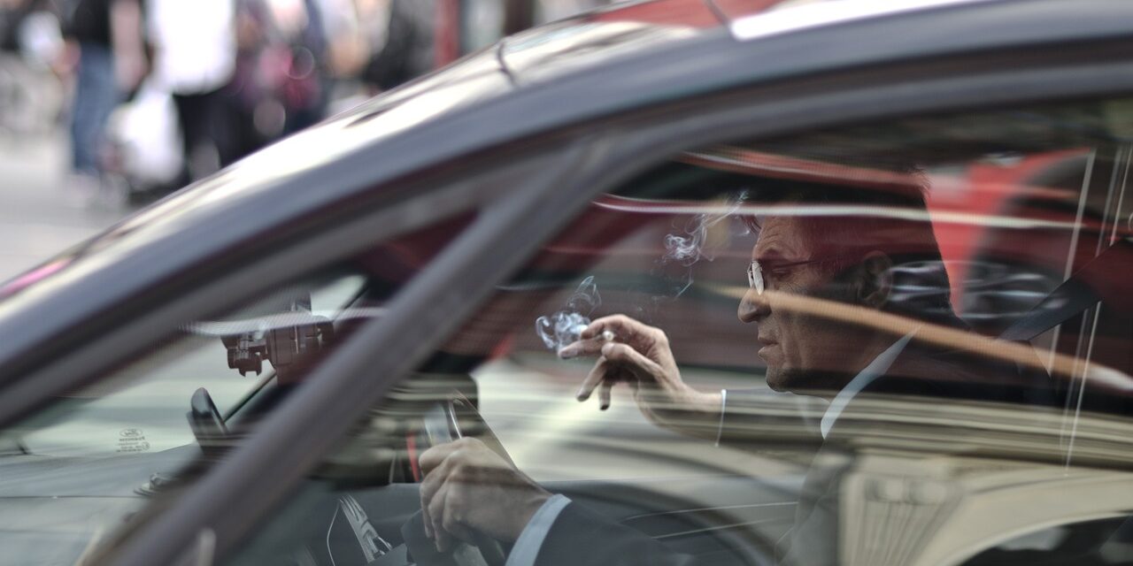 Már a saját autónkban sem dohányozhatunk ezekben az országokban