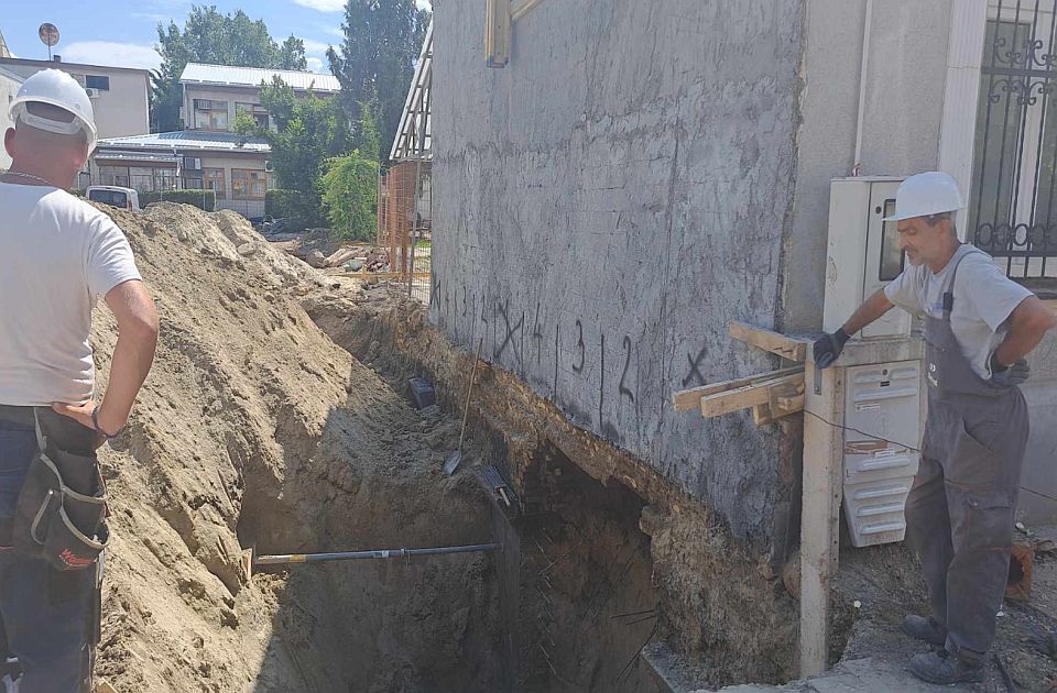 Összedőlt az újvidéki Vízművek igazgatósági épületének egy része