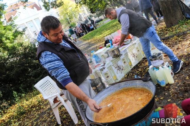 Feljelentették a szervezőket a lakók, nem lesz jótékonysági főzés Szabadkán