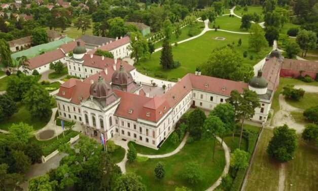 Fotózkodó indiai sportolóktól estek pánikba a gödöllőiek